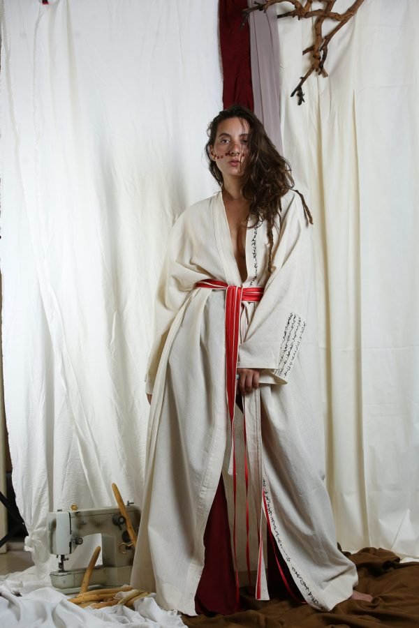 Red line white kimono